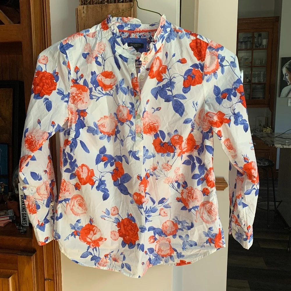 Talbots petites‎ turn up cuff floral button down. Worn 3x